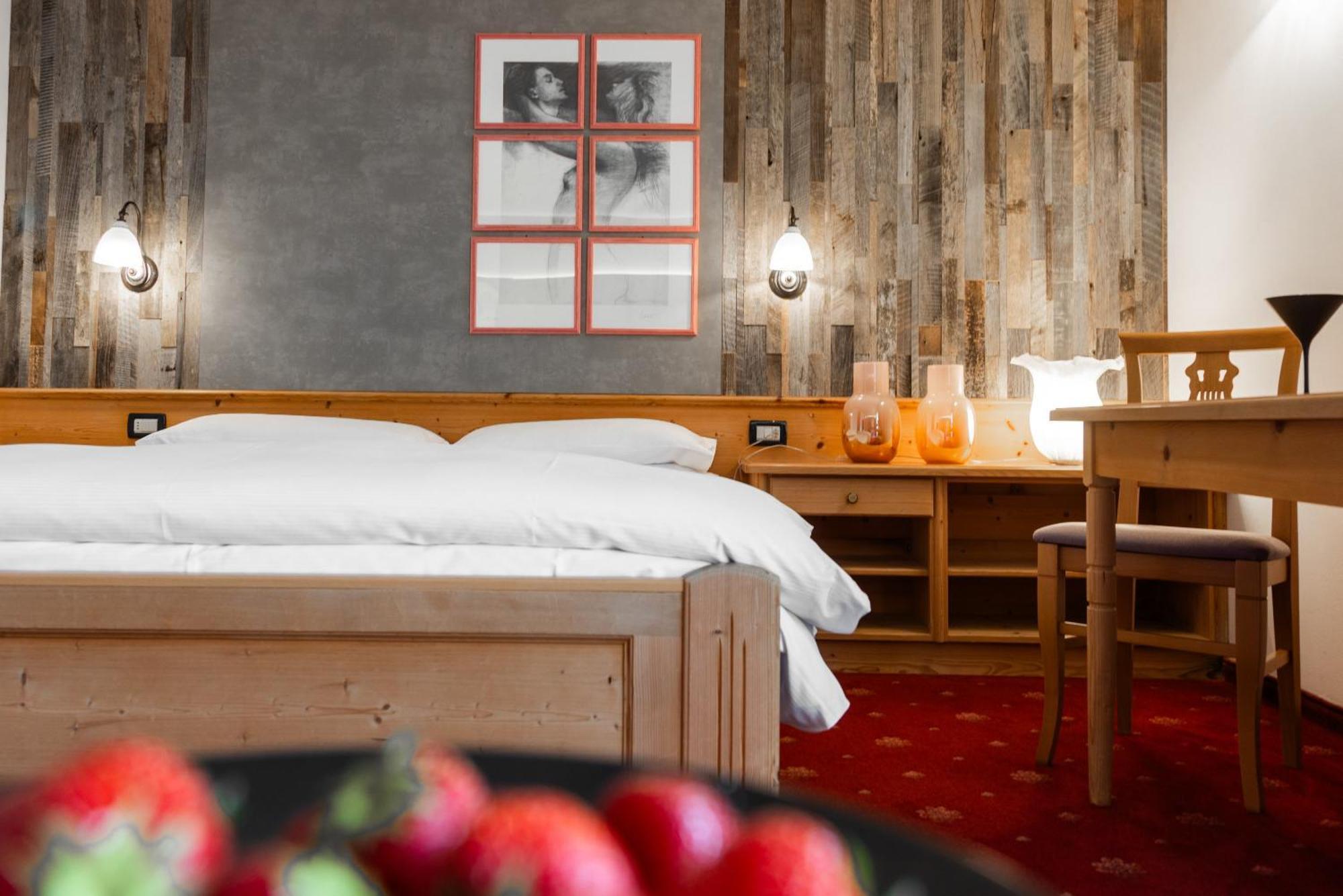 Family Room,1627235982:JPEG